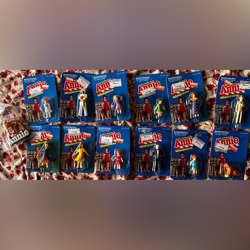 Character/Cartoon Little Orphan Annie Action Figure Action Figures complete set!